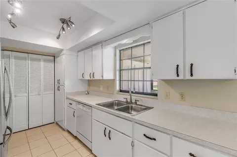 Kitchen - 26 Laughing Gull Ln, Edgewater, FL 32141 photo 2 of 5