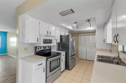 Kitchen - 26 Laughing Gull Ln, Edgewater, FL 32141 photo 1 of 5