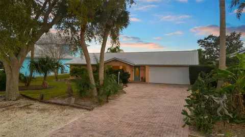 33 Cunningham Dr, New Smyrna Beach, FL 32168