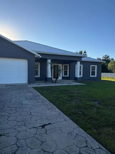 Exterior - 2904 Juniper Dr, Edgewater, FL 32141 photo 3 of 7