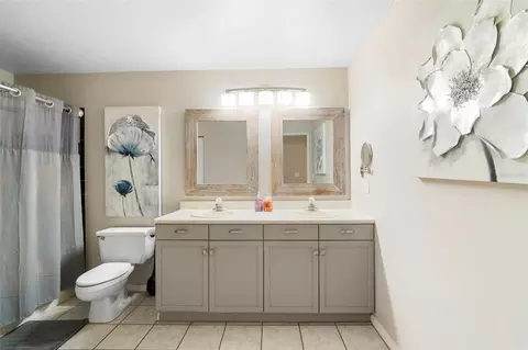 Bath - 3080 Ragis Rd, Edgewater, FL 32132 photo 1 of 5