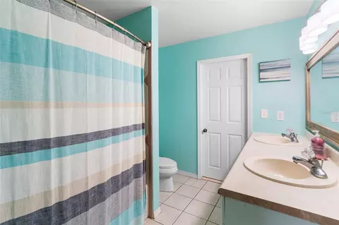 Bath - 3080 Ragis Rd, Edgewater, FL 32132 photo 3 of 5