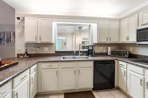 Kitchen - 3080 Ragis Rd, Edgewater, FL 32132 photo 3 of 8