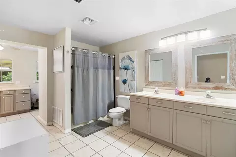 Bath - 3080 Ragis Rd, Edgewater, FL 32132 photo 2 of 5