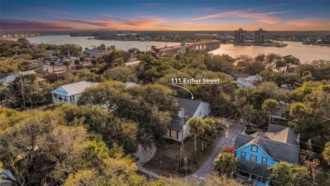 111 Esther St, New Smyrna Beach, FL 32169