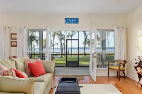 Living - 2499 SE 30th St, Melrose, FL 32666 photo 12 of 13
