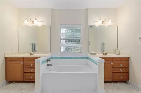Bath - 2499 SE 30th St, Melrose, FL 32666 photo 3 of 9