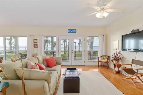 Living - 2499 SE 30th St, Melrose, FL 32666 photo 2 of 13