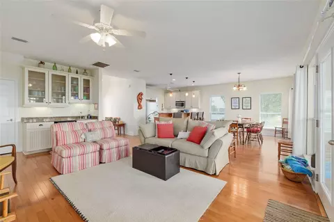 Living - 2499 SE 30th St, Melrose, FL 32666 photo 4 of 13