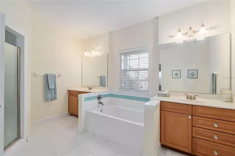 Bath - 2499 SE 30th St, Melrose, FL 32666 photo 4 of 9