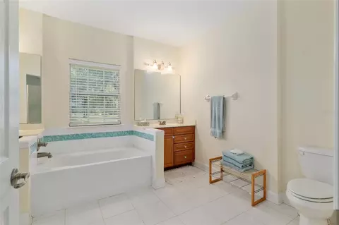 Bath - 2499 SE 30th St, Melrose, FL 32666 photo 2 of 9