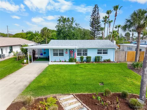 702 Ocean Ave, New Smyrna Beach, FL 32169