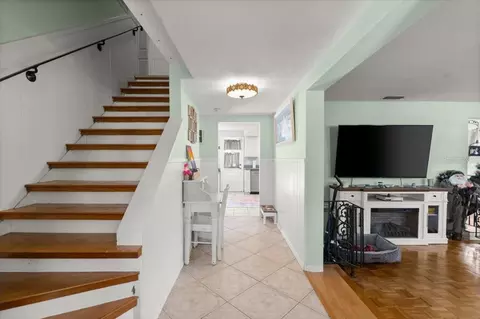 Entry Way - 20 Putnam Ave, Ormond Beach, FL 32174 photo 1 of 2
