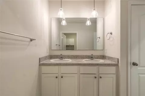 Bath - 319 Sunset View Dr, Edgewater, FL 32141 photo 2 of 4