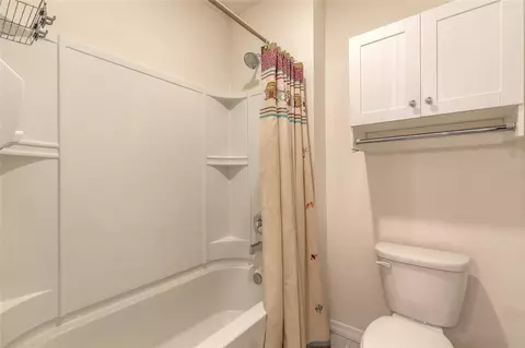 Bath - 319 Sunset View Dr, Edgewater, FL 32141 photo 3 of 4
