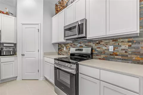 Kitchen - 5317 Diamondleaf Dr, Edgewater, FL 32141 photo 2 of 3
