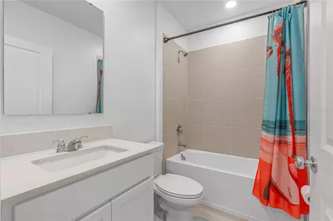 Bath - 5317 Diamondleaf Dr, Edgewater, FL 32141 photo 1 of 1