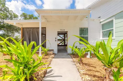 5528 W Bayshore Dr, Port Orange, FL 32127
