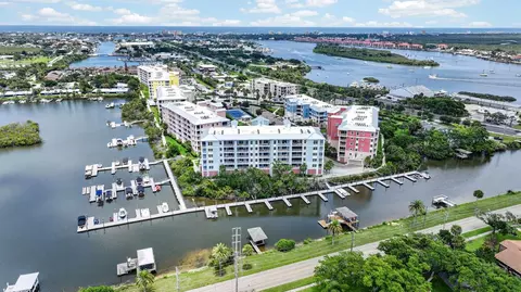 3 Riverwalk Dr #405, New Smyrna Beach, FL 32169