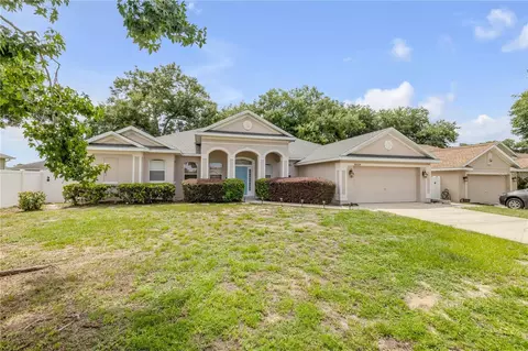 36624 Grand Island Oaks Cir, Grand Island, FL 32735