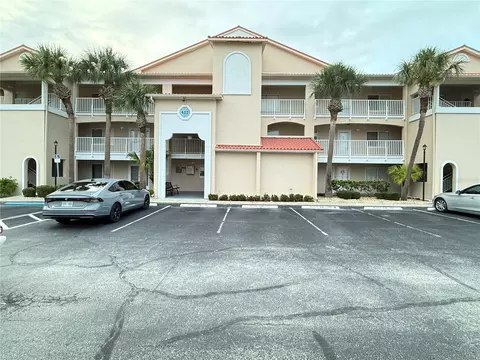 407 Bouchelle Dr #303, New Smyrna Beach, FL 32169