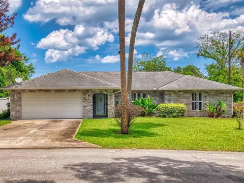203 N Duss St, New Smyrna Beach, FL 32168
