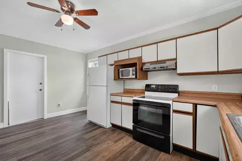 Kitchen - 2205 Juniper Dr, Edgewater, FL 32141 photo 2 of 2