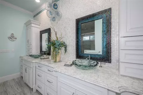 Bath - 1025 Sudbury Ln, Ormond Beach, FL 32174 photo 2 of 9