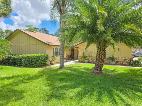 100 Sea Pines Cir, Daytona Beach, FL 32114
