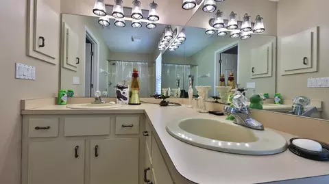 Bath - 2773 Date Palm Dr, Edgewater, FL 32141 photo 3 of 3