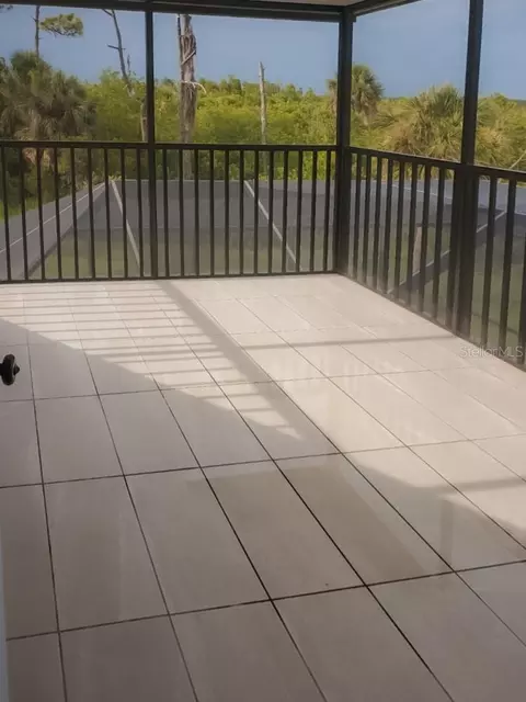 Exterior - 18 Riverfront Dr, Venice, FL 34293 photo 5 of 17