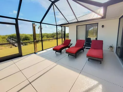 Exterior - 18 Riverfront Dr, Venice, FL 34293 photo 7 of 17