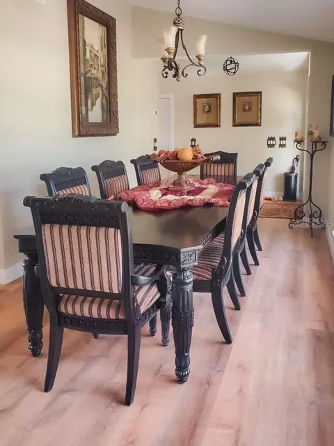 Dining - 18 Riverfront Dr, Venice, FL 34293 photo 2 of 3