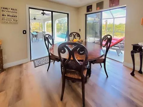 Dining - 18 Riverfront Dr, Venice, FL 34293 photo 3 of 3