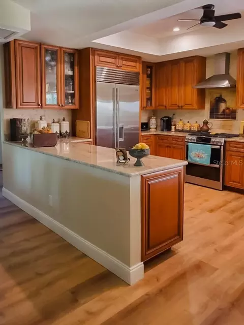 Kitchen - 18 Riverfront Dr, Venice, FL 34293 photo 2 of 2