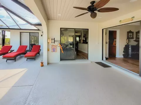 Exterior - 18 Riverfront Dr, Venice, FL 34293 photo 6 of 17