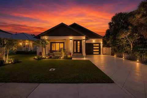 813 E 1st Ave, New Smyrna Beach, FL 32169
