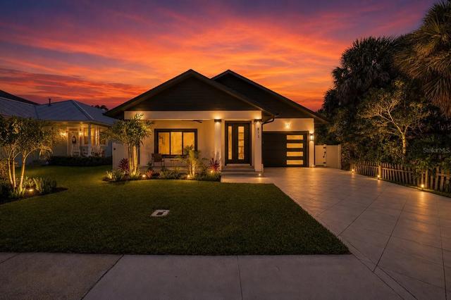 813 E 1st Ave, New Smyrna Beach, FL 32169