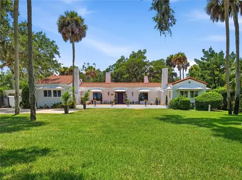 636 N Riverside Dr, New Smyrna Beach, FL 32168