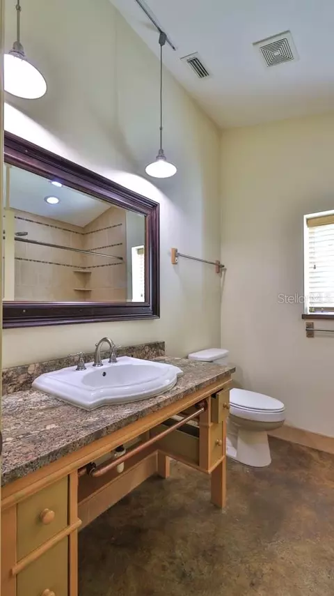 Bath - 118 Snyder St, Edgewater, FL 32132 photo 2 of 3