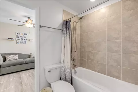 Bath - 3986 Willowbrook Dr, Edgewater, FL 32141 photo 4 of 5