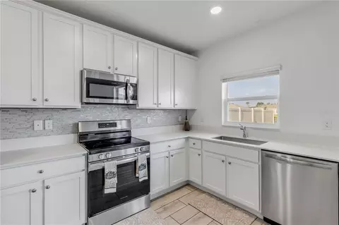 Kitchen - 3986 Willowbrook Dr, Edgewater, FL 32141 photo 2 of 5