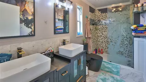 Bath - 407 Ann St, Edgewater, FL 32132 photo 1 of 4