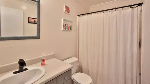 Bath - 407 Ann St, Edgewater, FL 32132 photo 4 of 4