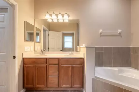 Bath - 604 Coral Trace Blvd, Edgewater, FL 32132 photo 4 of 4
