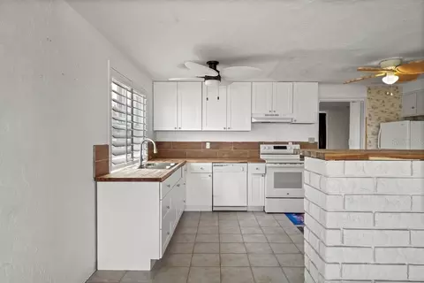 Kitchen - 3 Ocean Edge Dr, Ormond Beach, FL 32176 photo 1 of 5