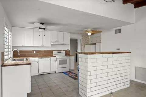 Kitchen - 3 Ocean Edge Dr, Ormond Beach, FL 32176 photo 2 of 5
