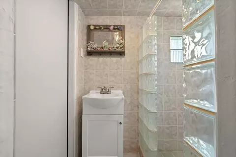 Bath - 3 Ocean Edge Dr, Ormond Beach, FL 32176 photo 2 of 5