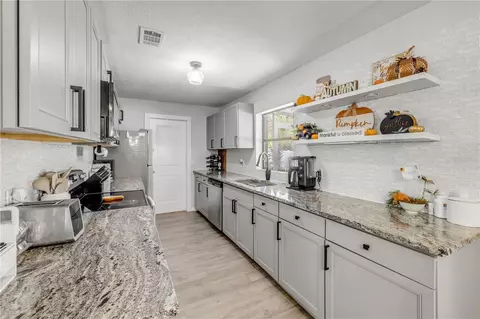 Kitchen - 3426 Yule Tree Dr, Edgewater, FL 32141 photo 3 of 7
