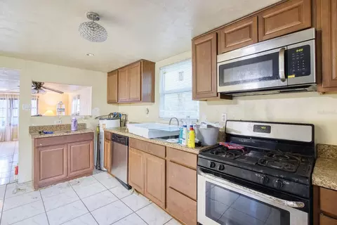 Kitchen - 240 Washington Pl, Ormond Beach, FL 32174 photo 2 of 3